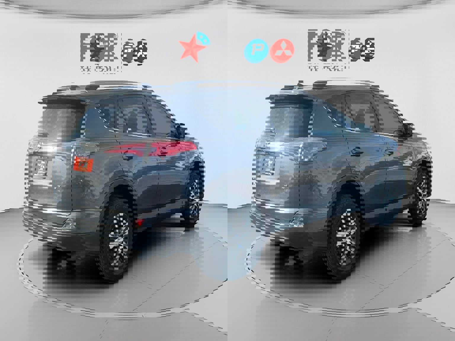 Used 2018 Toyota RAV4 LE w/ Carpet Mat Package image 16