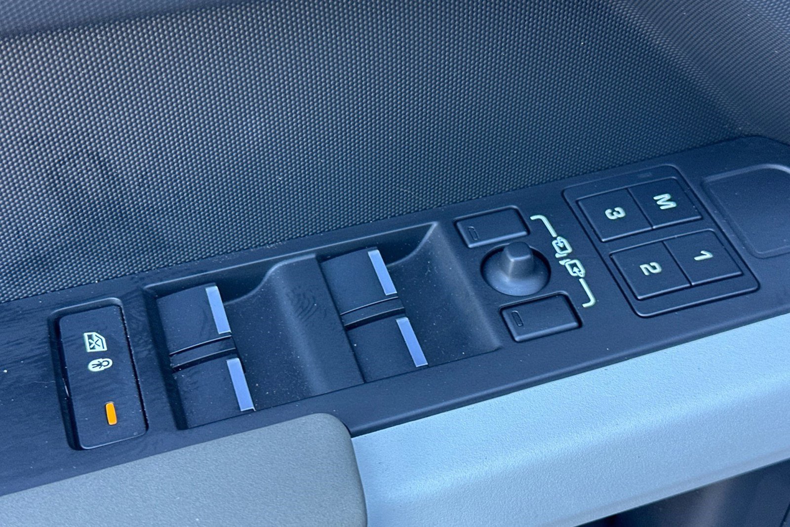 Certified 2023 Land Rover Defender 110 SE image 14