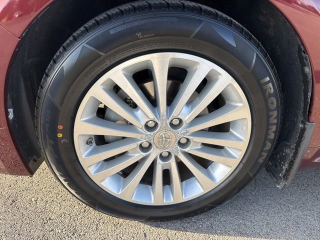 Used 2013 Toyota Avalon Limited image 9