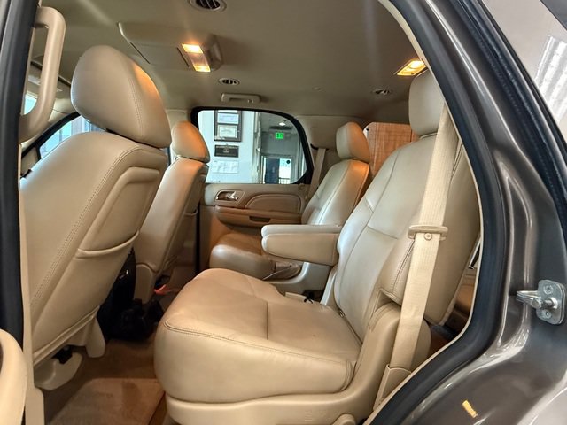 Used 2013 Cadillac Escalade Premium RWD image 7