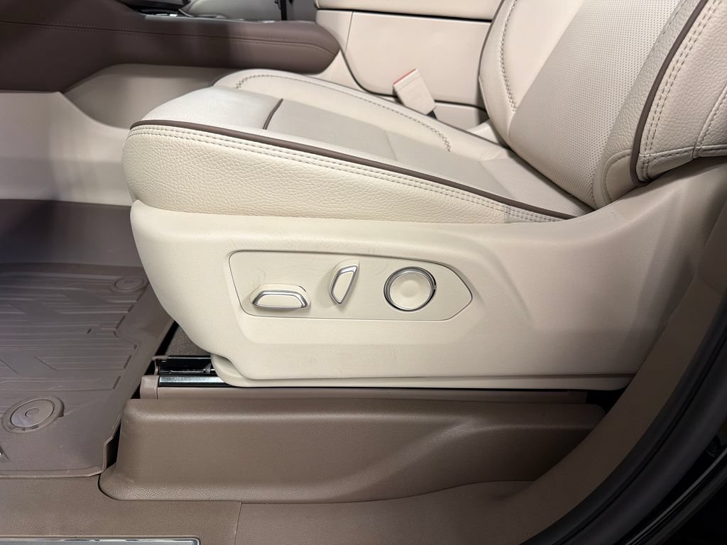 New 2026 GMC Yukon XL Denali w/ Advanced Technology Package AWD/4WD image 25