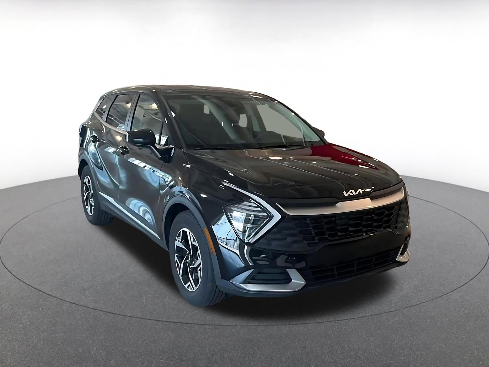 Used 2025 Kia Sportage LX image 3