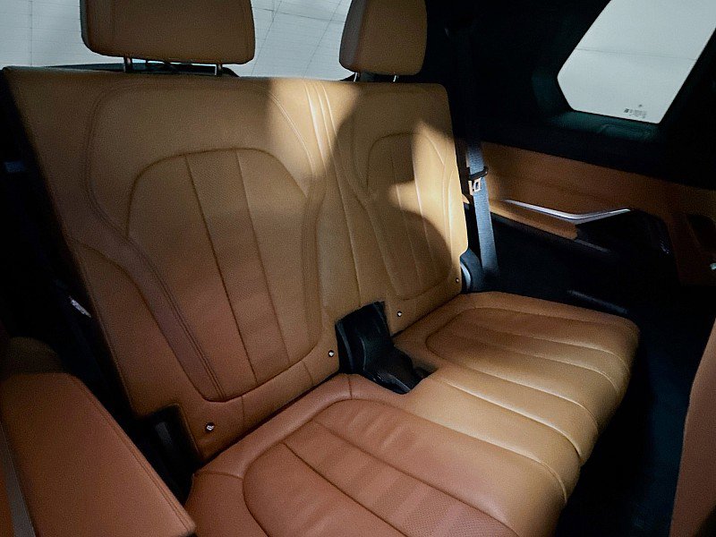 Used 2020 BMW X7 xDrive40i w/ Executive Package image 28