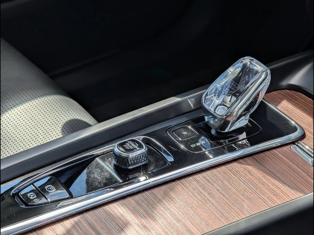 Certified 2023 Volvo XC60 T8 Ultimate w/ Climate Package AWD/4WD image 22