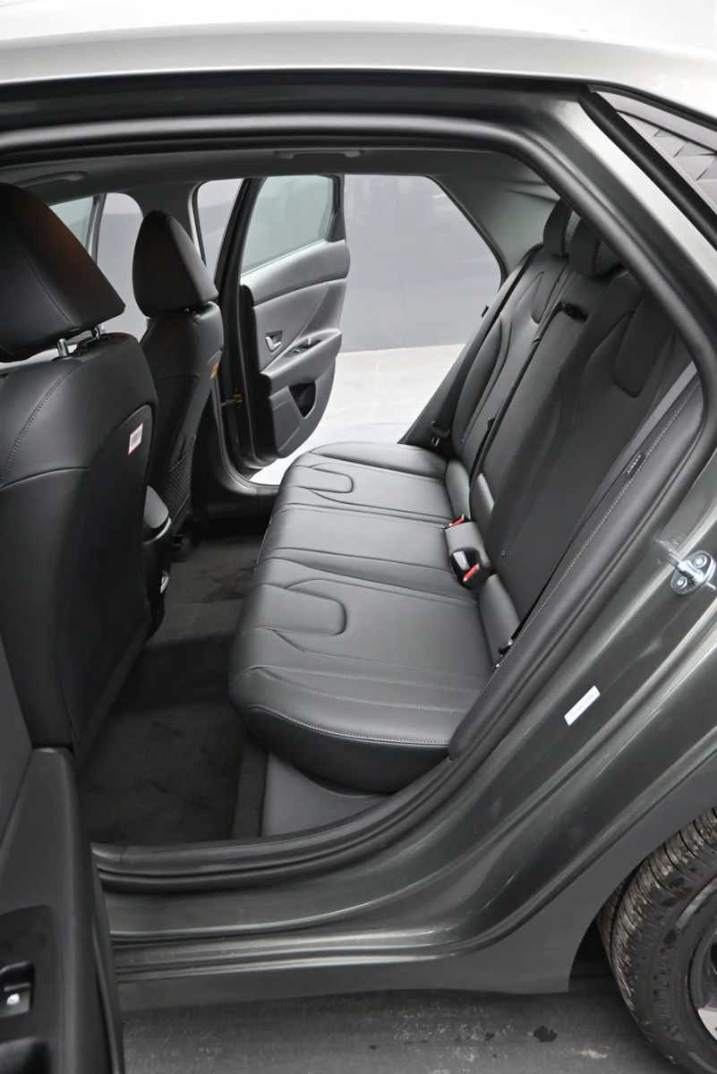 New 2026 Hyundai Elantra Limited FWD image 16
