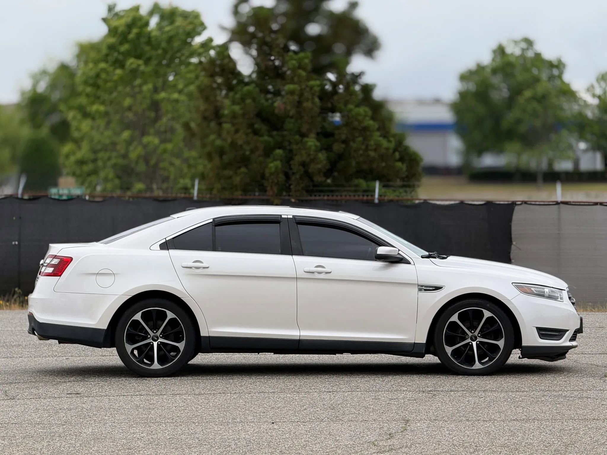 Used 2014 Ford Taurus SEL w/ Equipment Group 201A AWD/4WD image 7
