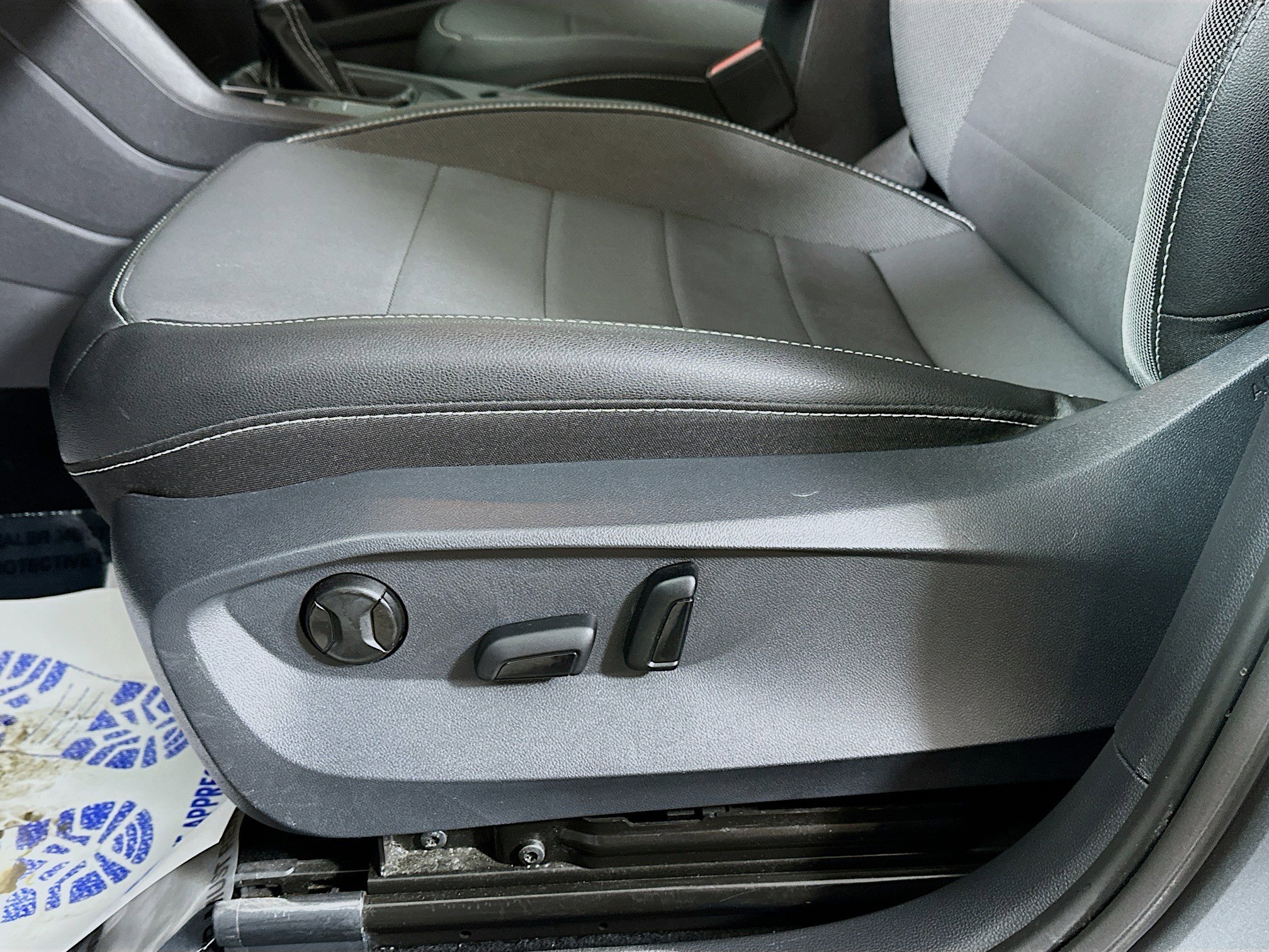 Used 2024 Volkswagen Taos SE image 18