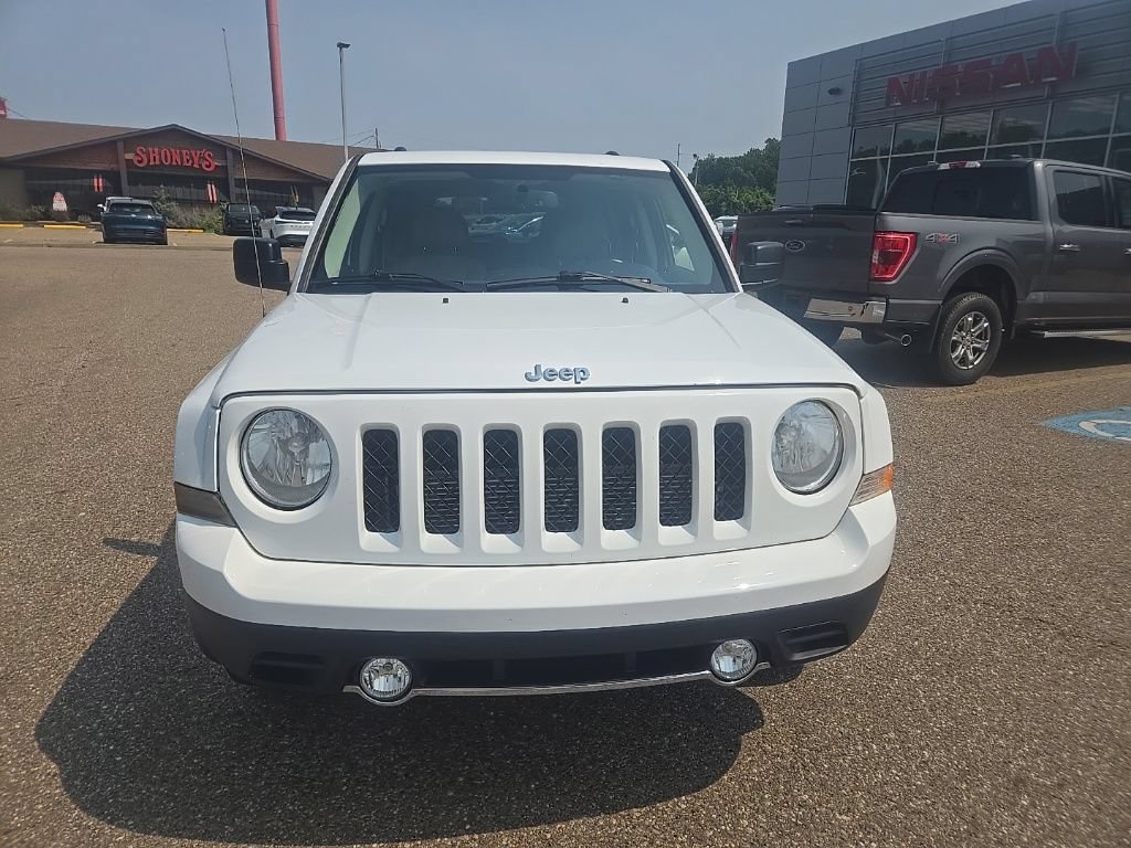 Used 2014 Jeep Patriot Limited w/ Sun/Sound Group AWD/4WD image 2