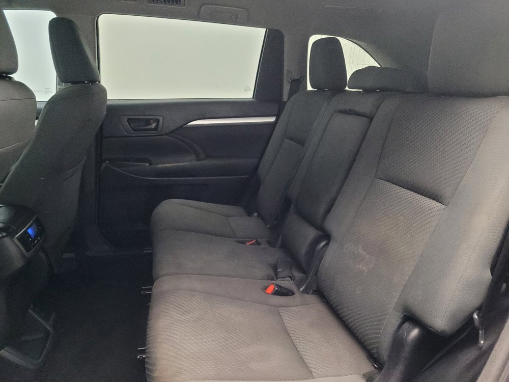 Used 2018 Toyota Highlander LE image 18