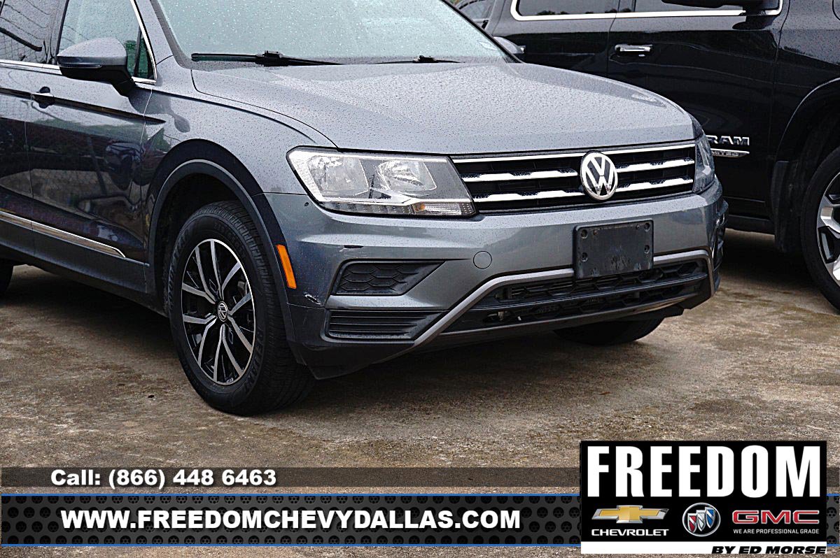 Used 2021 Volkswagen Tiguan SE w/ Panoramic Sunroof Package FWD image 4