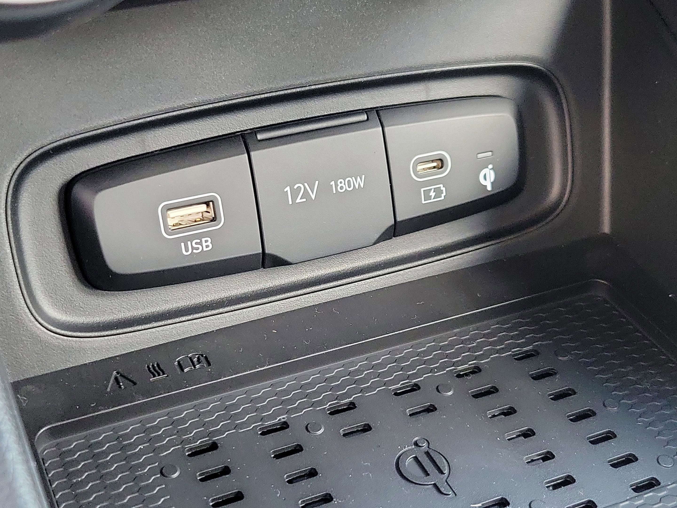 New 2025 Hyundai Venue Limited FWD image 24