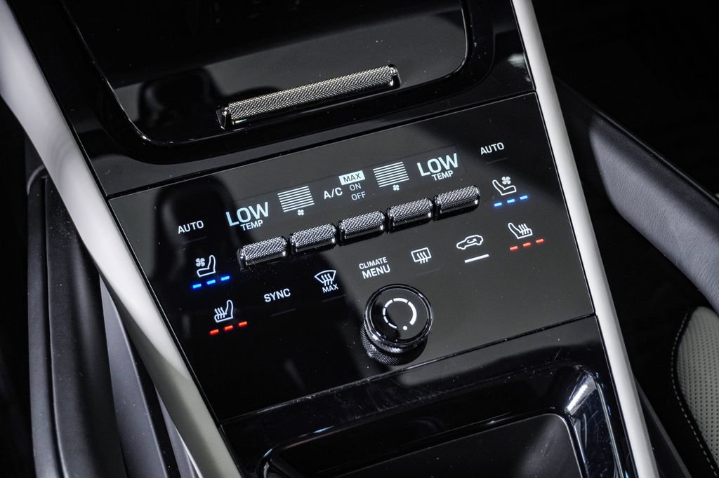 Certified 2025 Porsche Cayenne Coupe AWD/4WD image 24