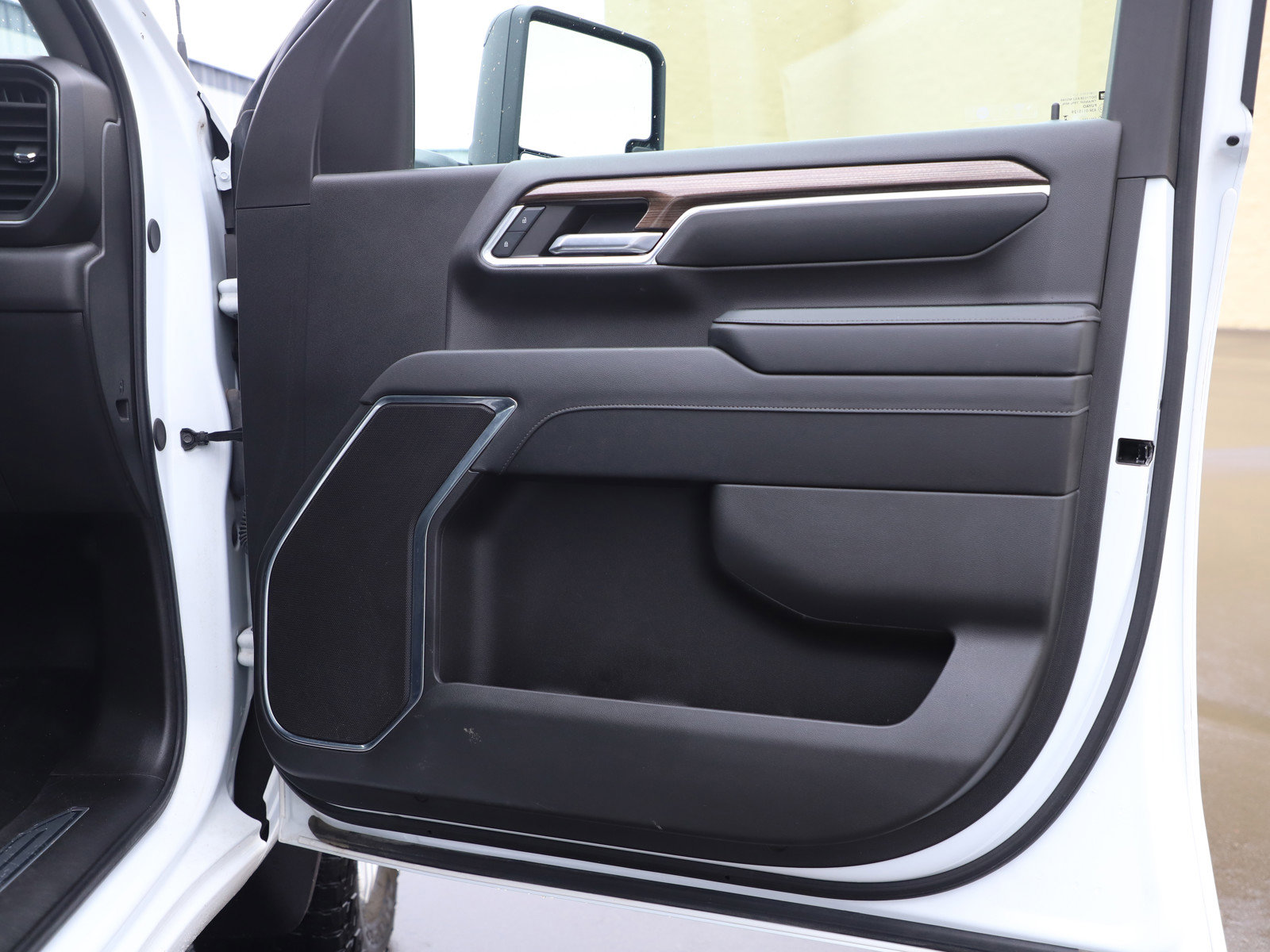 Used 2024 Chevrolet Silverado 2500 LT AWD/4WD image 9