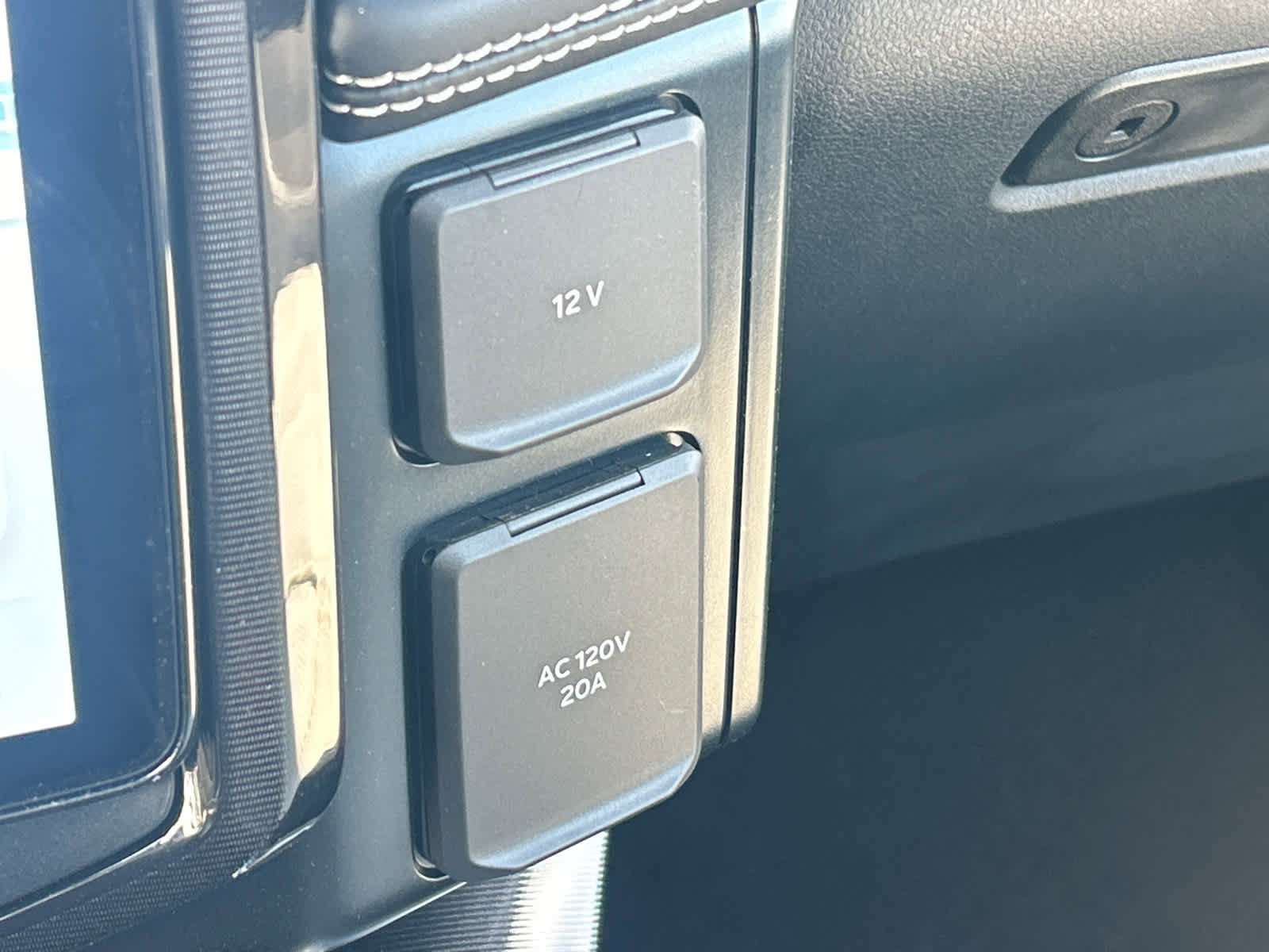 New 2025 Ford F150 Lightning Platinum image 81