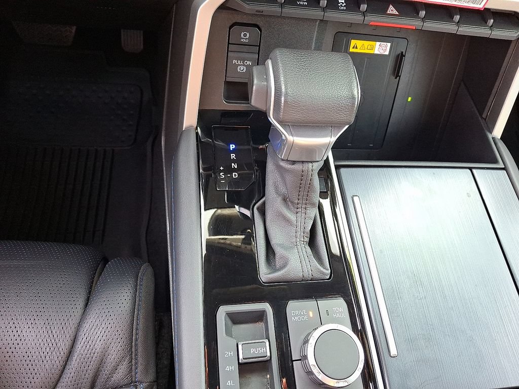 Used 2024 Toyota Sequoia Platinum AWD/4WD image 19