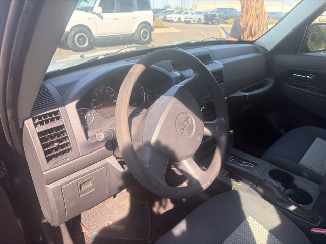 Used 2010 Jeep Liberty Sport AWD/4WD image 11