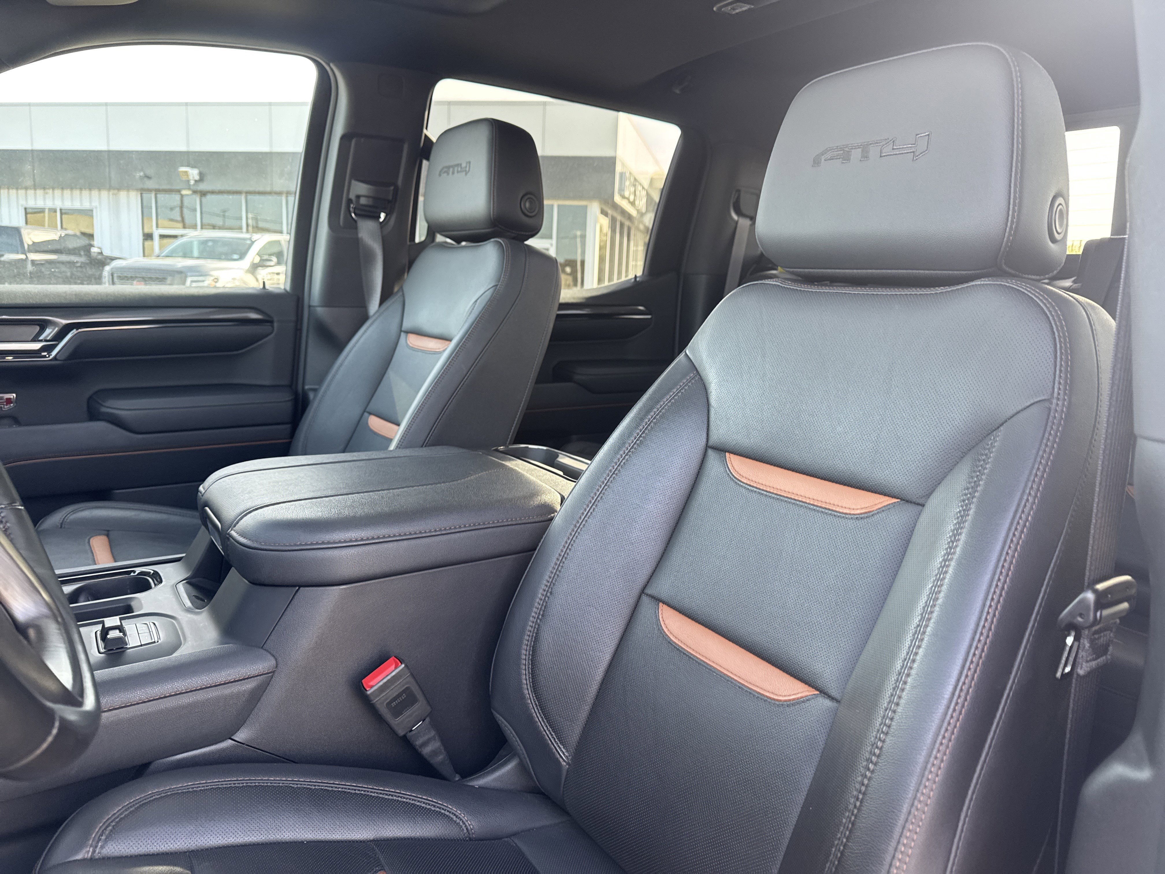 Used 2024 GMC Sierra 1500 AT4 w/ Technology Package image 6