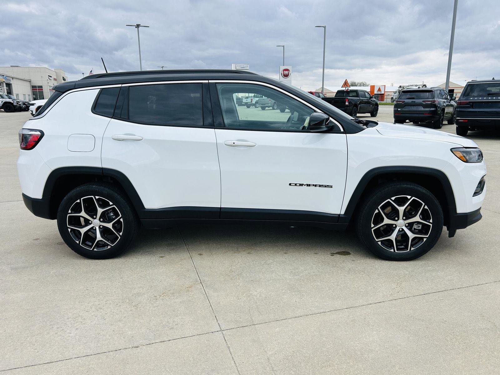 Used 2024 Jeep Compass Limited AWD/4WD image 37