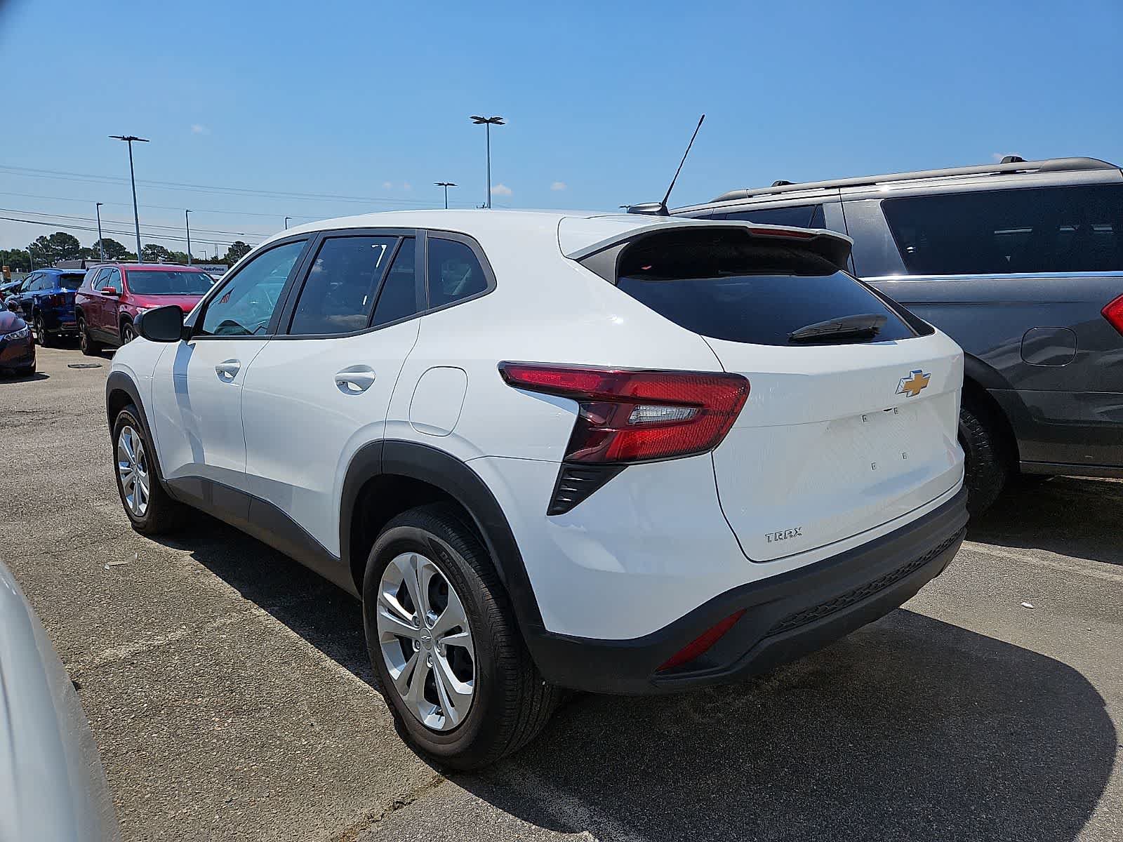 Used 2025 Chevrolet Trax LS FWD image 4