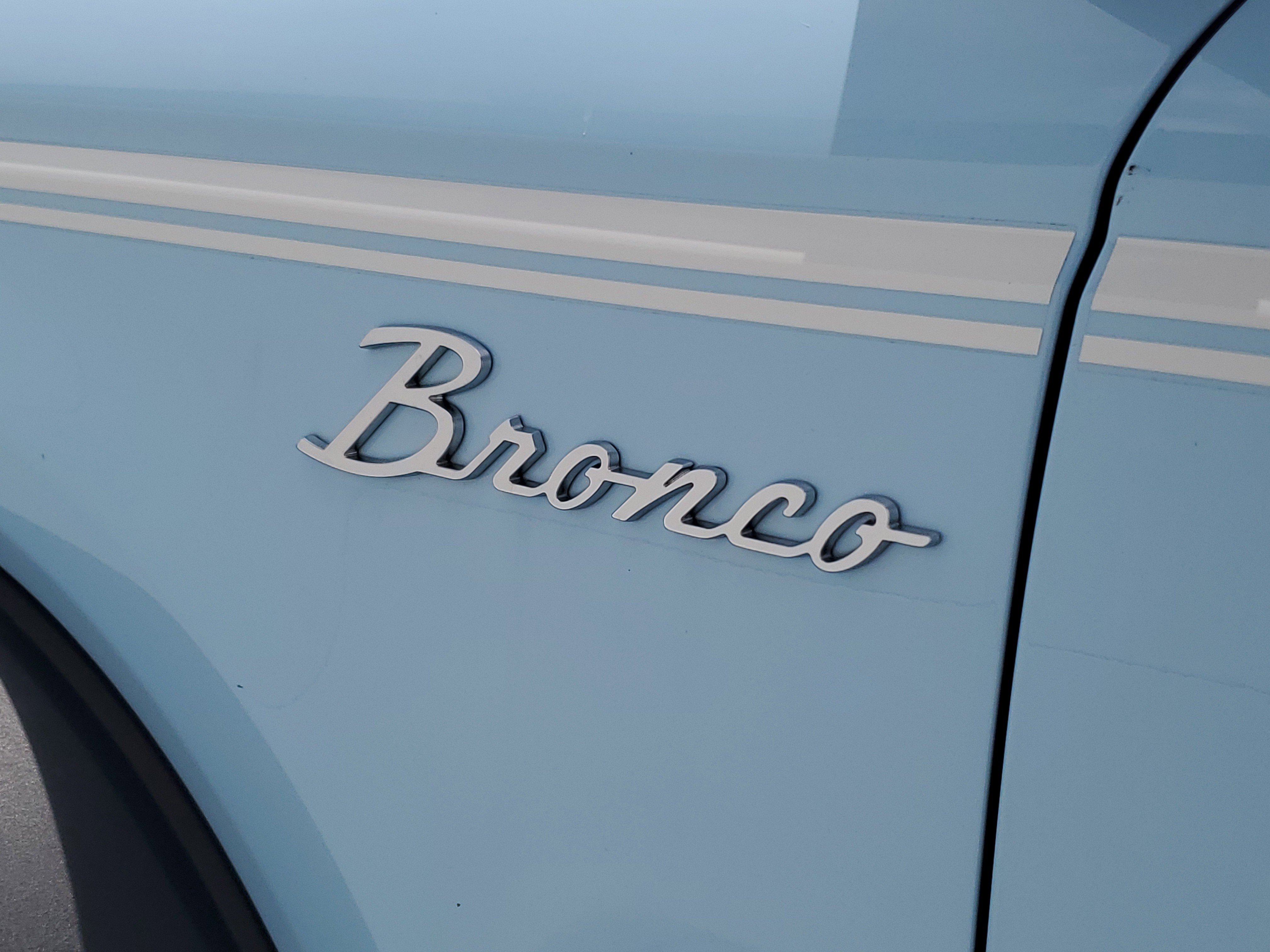 Used 2023 Ford Bronco Heritage Edition AWD/4WD image 8