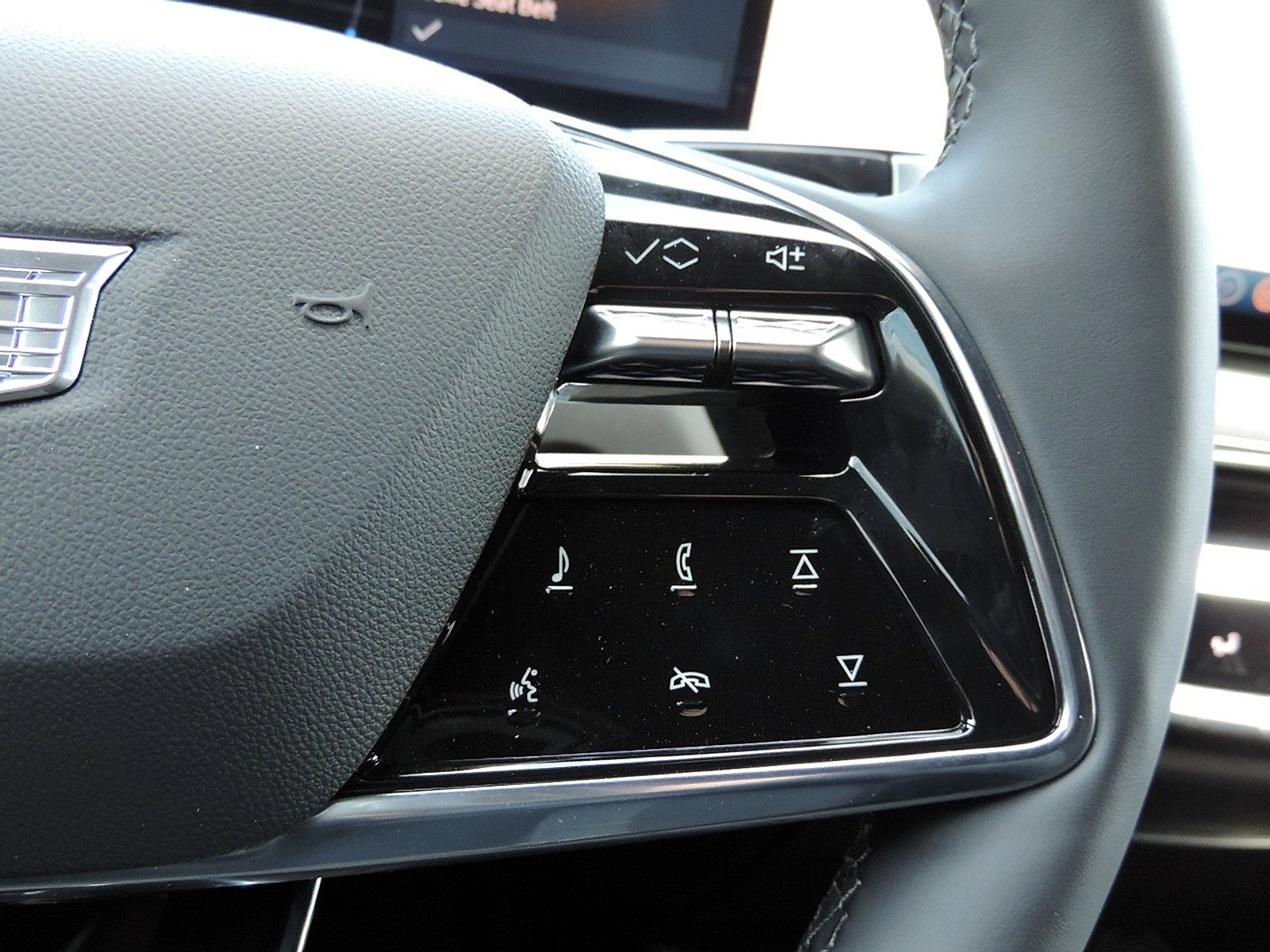 New 2025 Cadillac Lyriq Sport RWD image 24