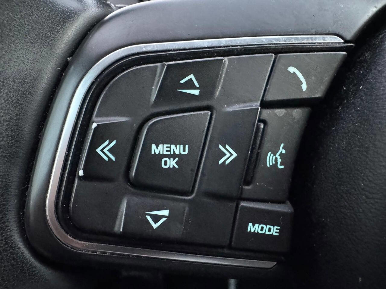 Used 2017 Jaguar F-PACE Premium image 16