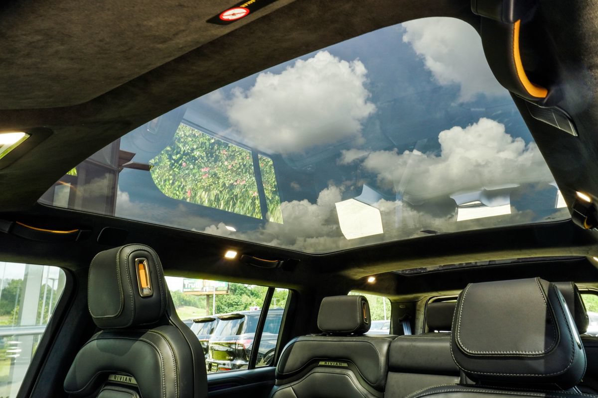 Used 2024 Rivian R1S Adventure Quad AWD/4WD image 39
