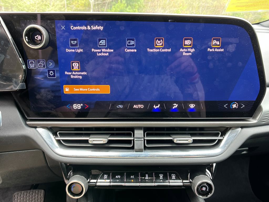 Used 2026 Chevrolet Equinox EV LT FWD image 17