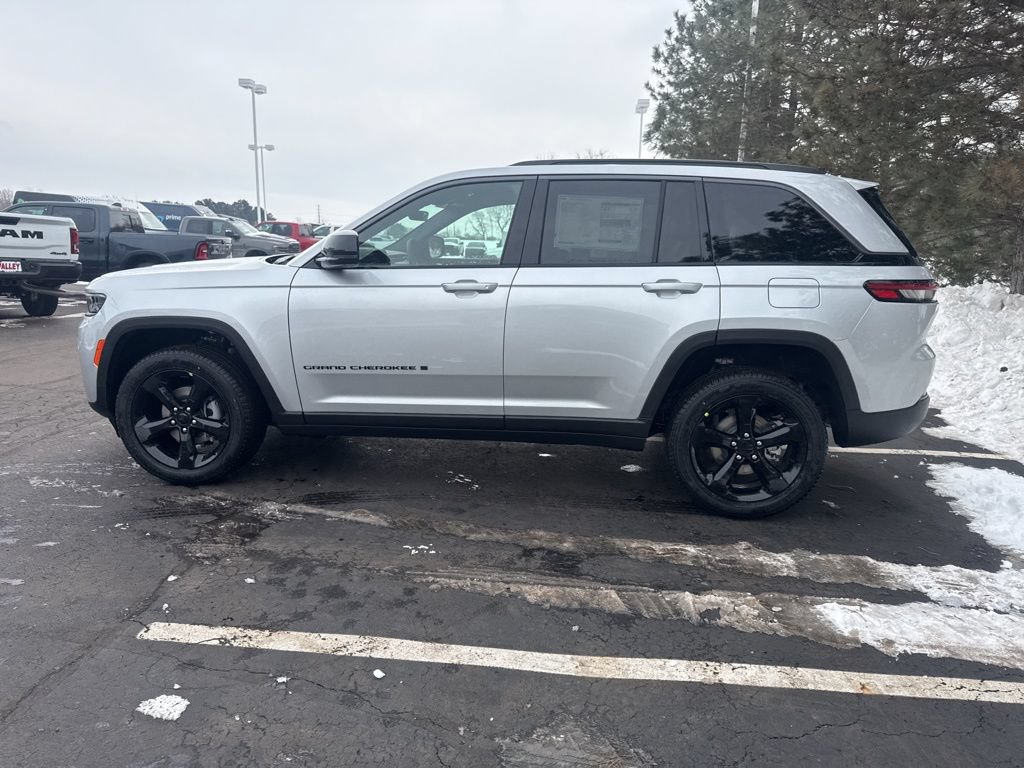 New 2026 Jeep Grand Cherokee Limited w/ Limited Altitude Package AWD/4WD image 15