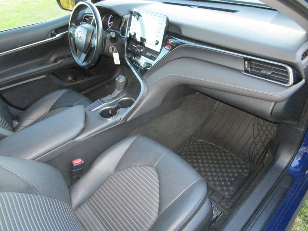 Used 2024 Toyota Camry SE image 16