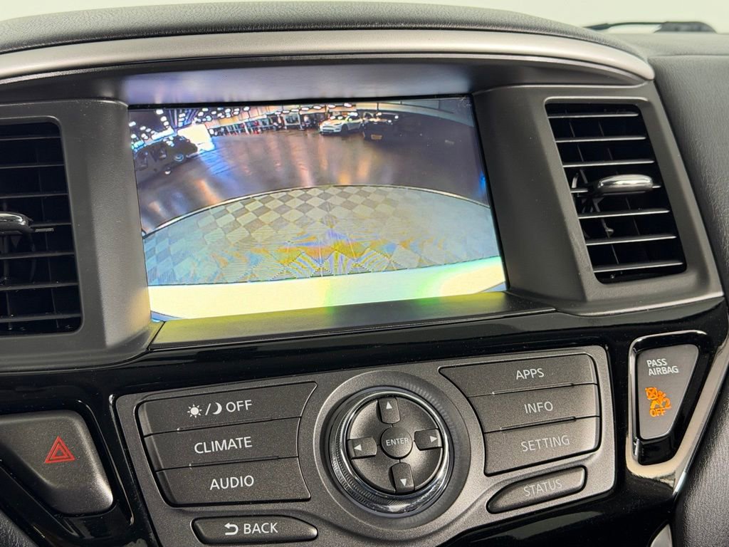 Used 2020 Nissan Pathfinder SV image 18