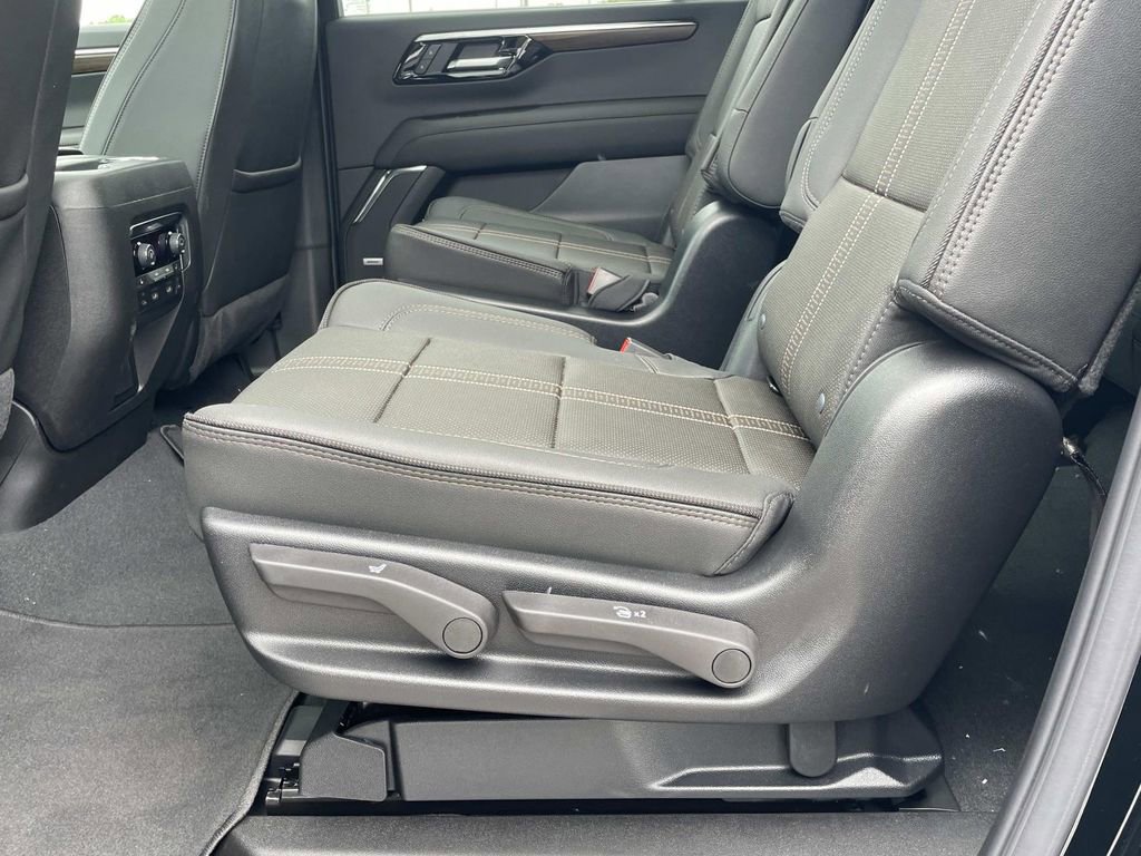 New 2026 Chevrolet Suburban High Country AWD/4WD image 14
