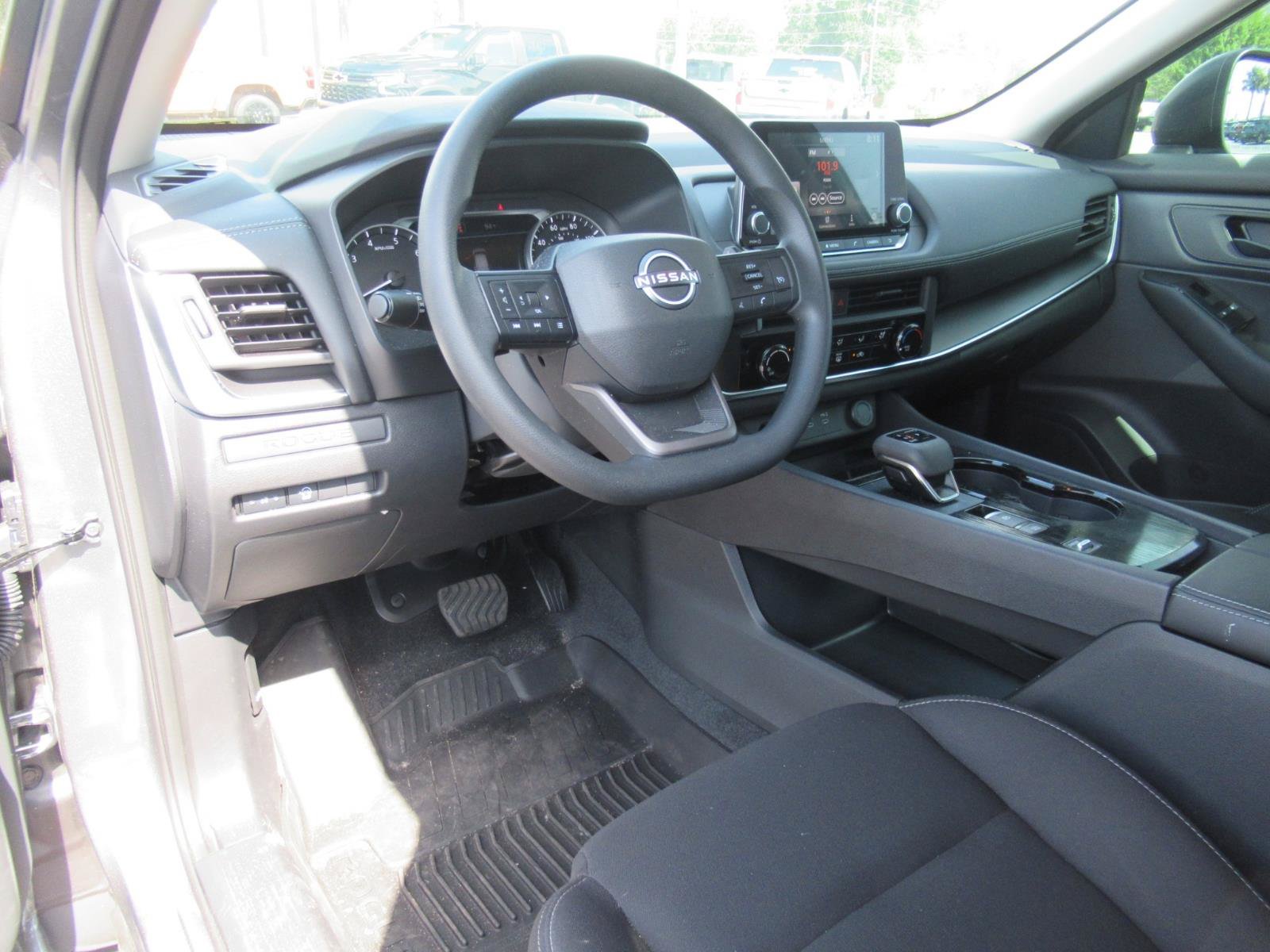 Used 2026 Nissan Rogue S FWD image 17