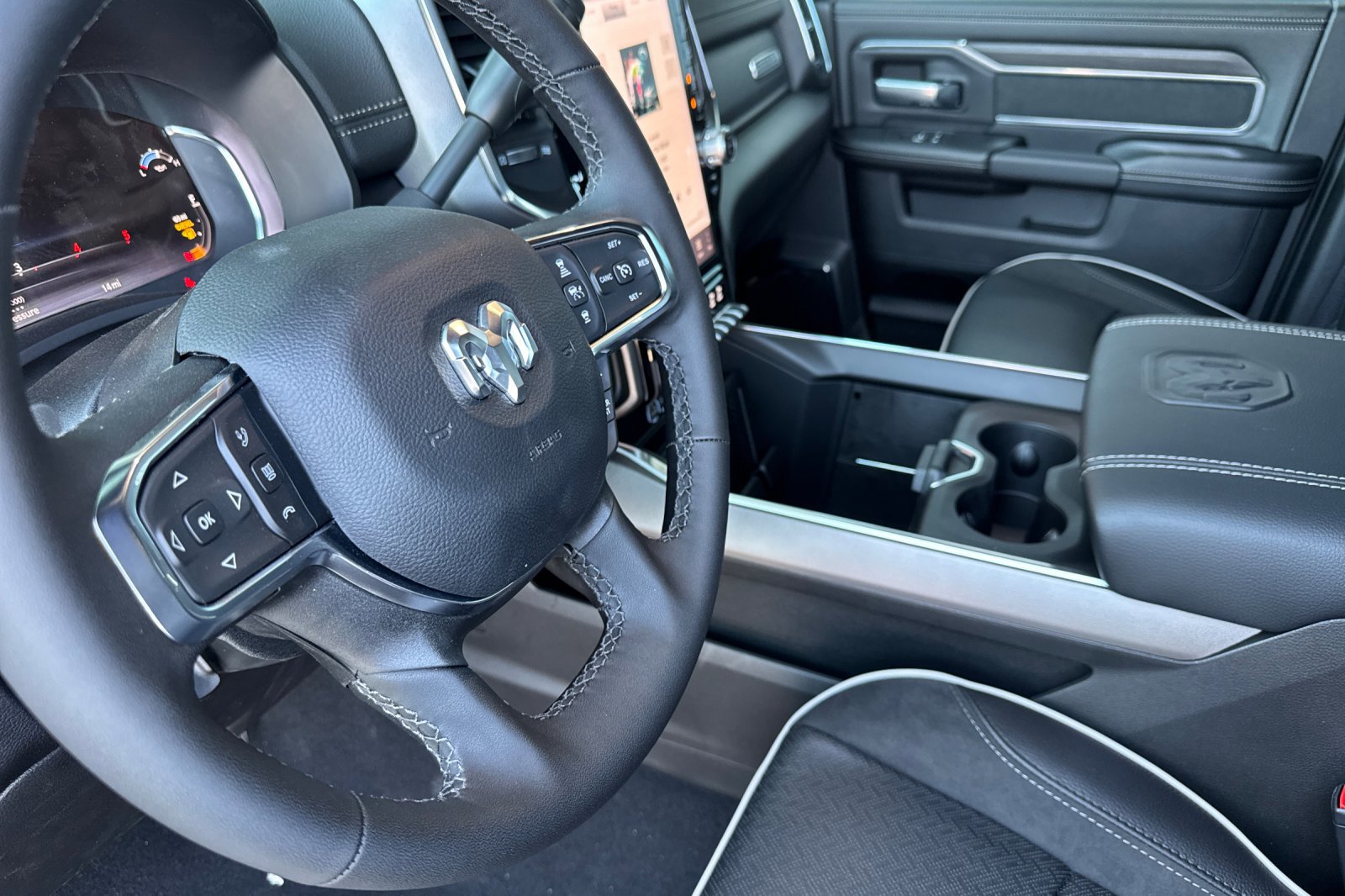 New 2026 RAM 2500 Laramie AWD/4WD image 9