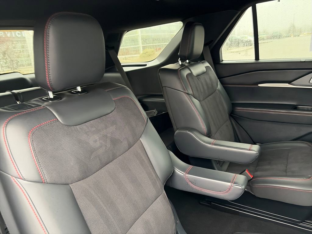 Used 2025 Ford Explorer ST image 39