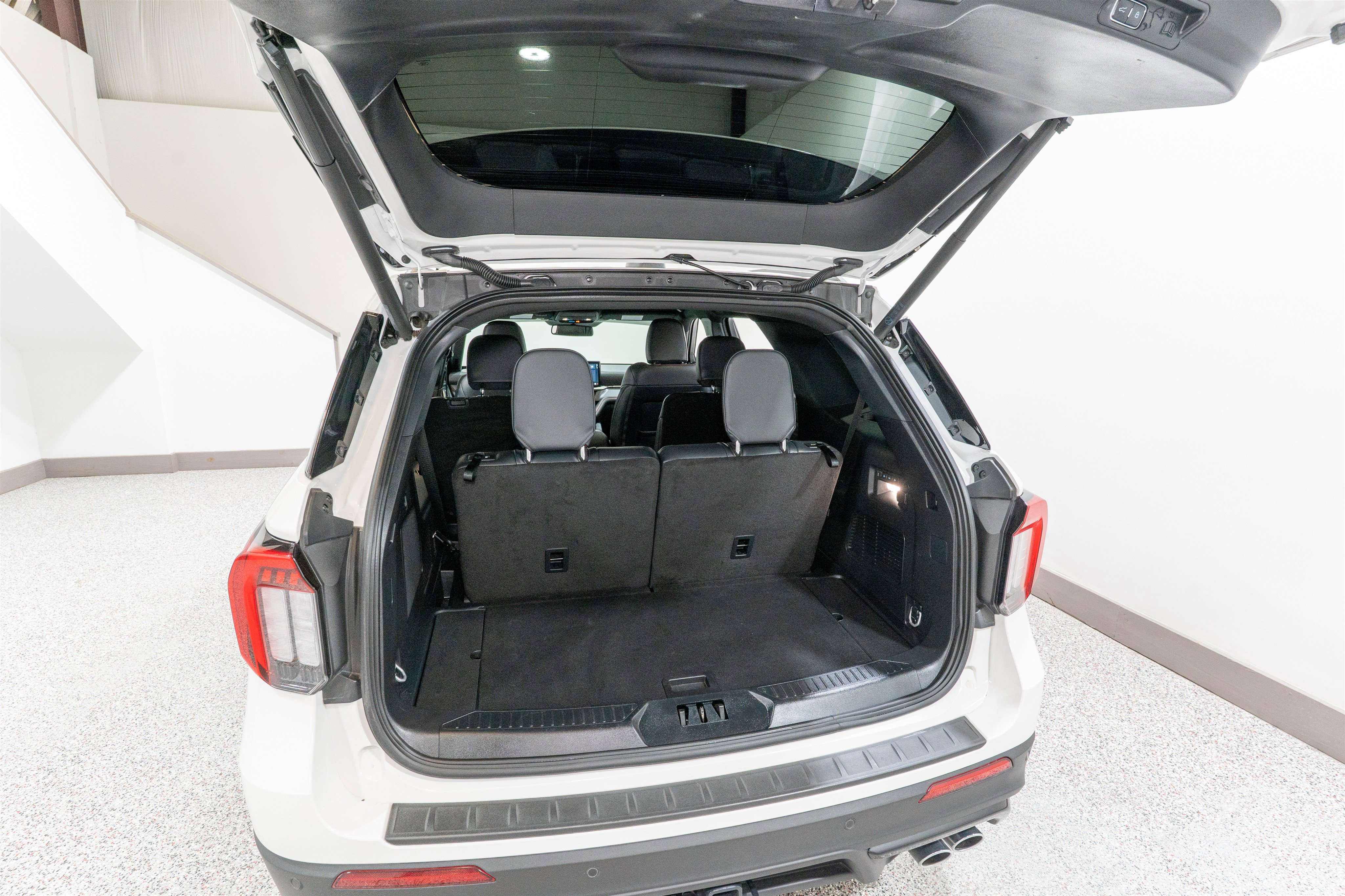 Used 2025 Ford Explorer ST AWD/4WD image 34