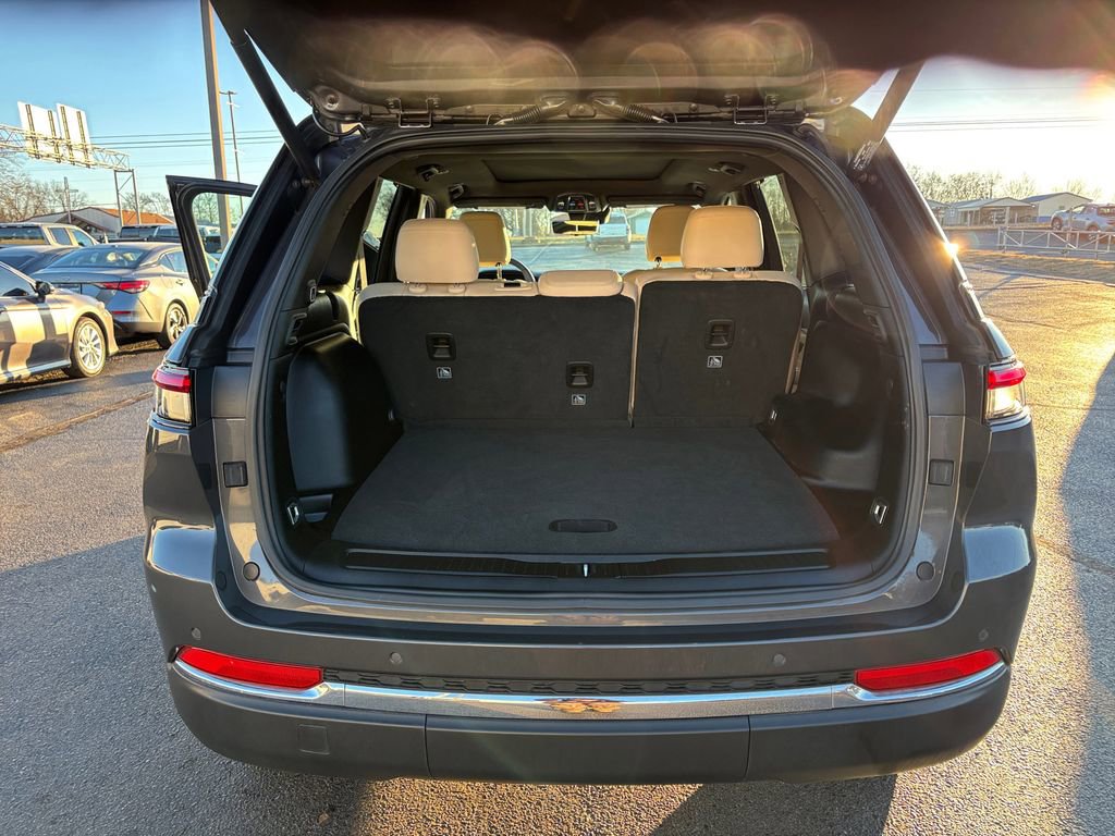 Used 2024 Jeep Grand Cherokee Limited w/ Luxury Tech Group II image 24