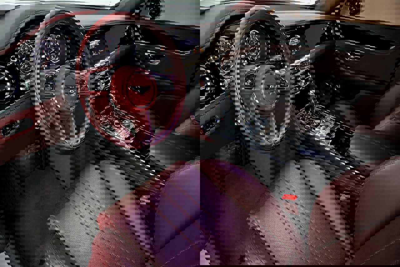 Used 2023 Bentley Flying Spur V8 image 21