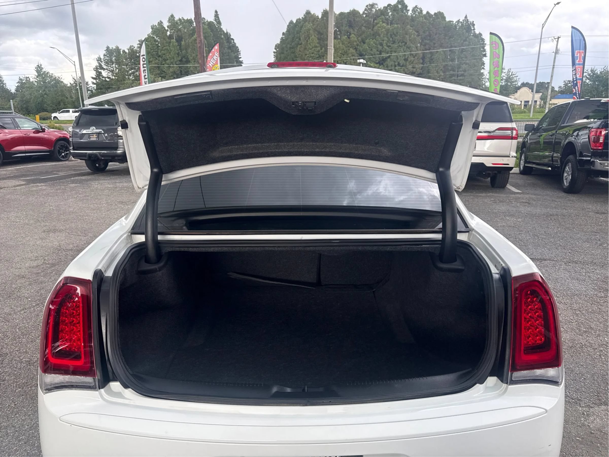 Used 2023 Chrysler 300 Touring w/ Sport Appearance Package RWD image 14