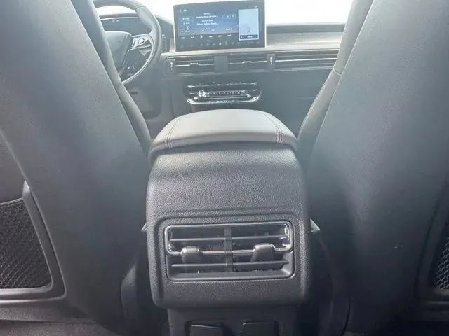 Used 2025 Lincoln Corsair AWD w/ Jet Appearance Package image 20