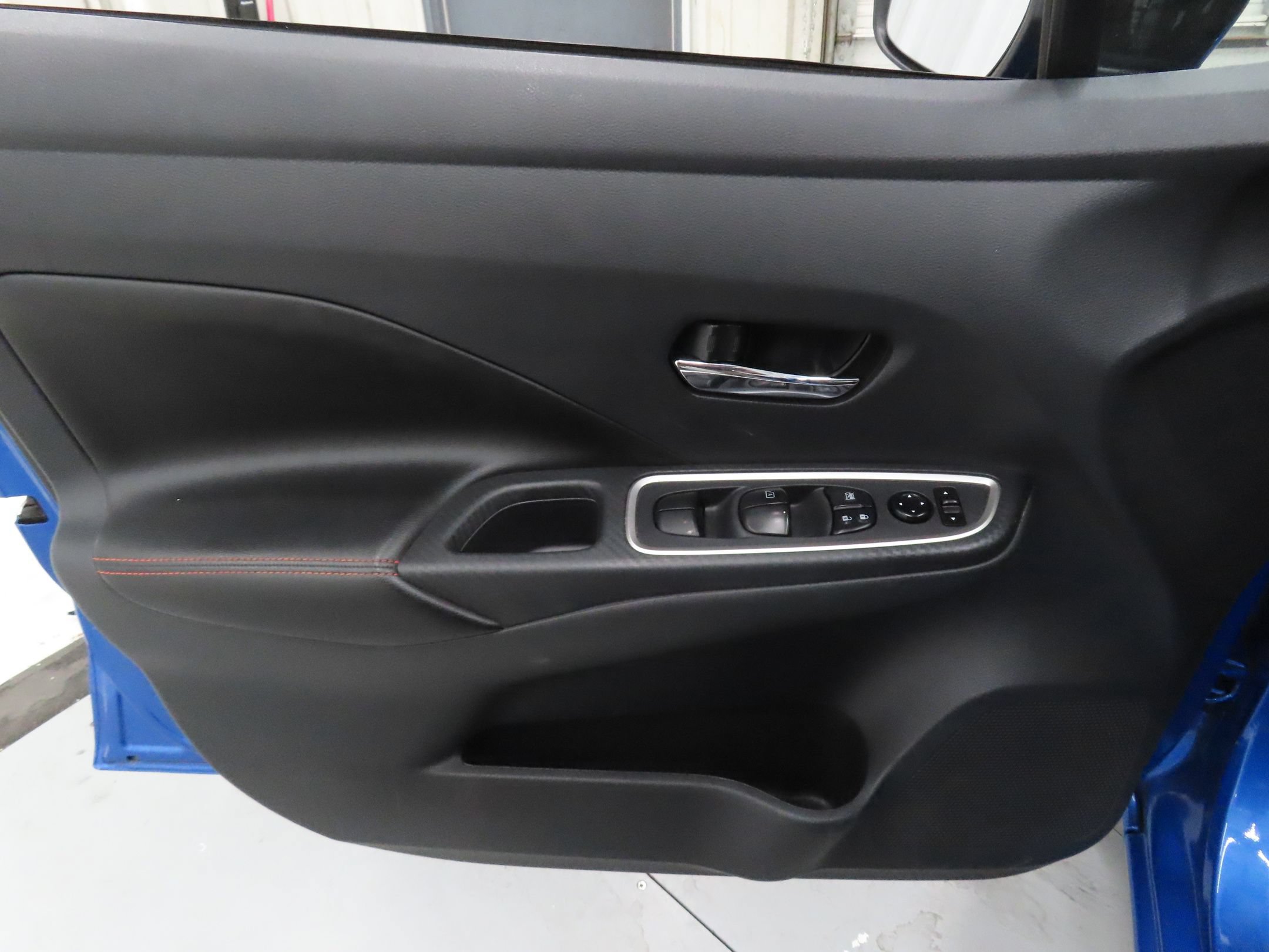 Used 2024 Nissan Versa SR FWD image 10