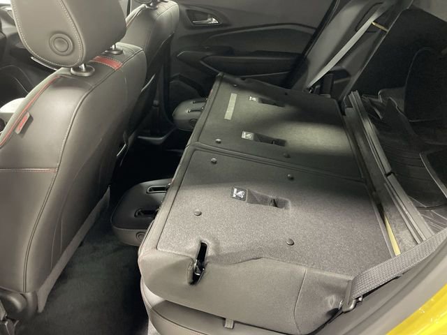 Used 2024 Chevrolet Trax RS w/ Sunroof Package image 24