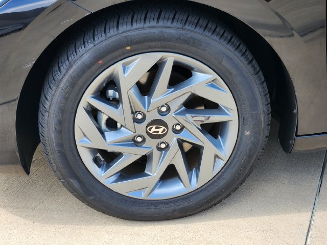 Used 2024 Hyundai Elantra SEL FWD image 12