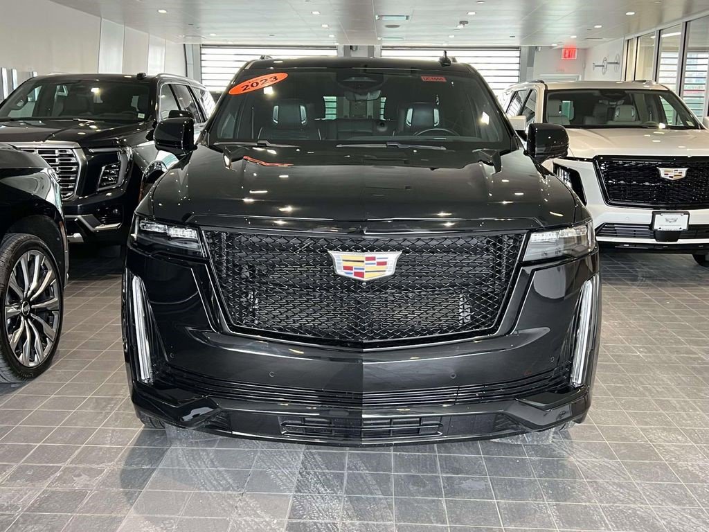 Used 2023 Cadillac Escalade ESV Sport Platinum w/ LPO, ONYX Package AWD/4WD image 2