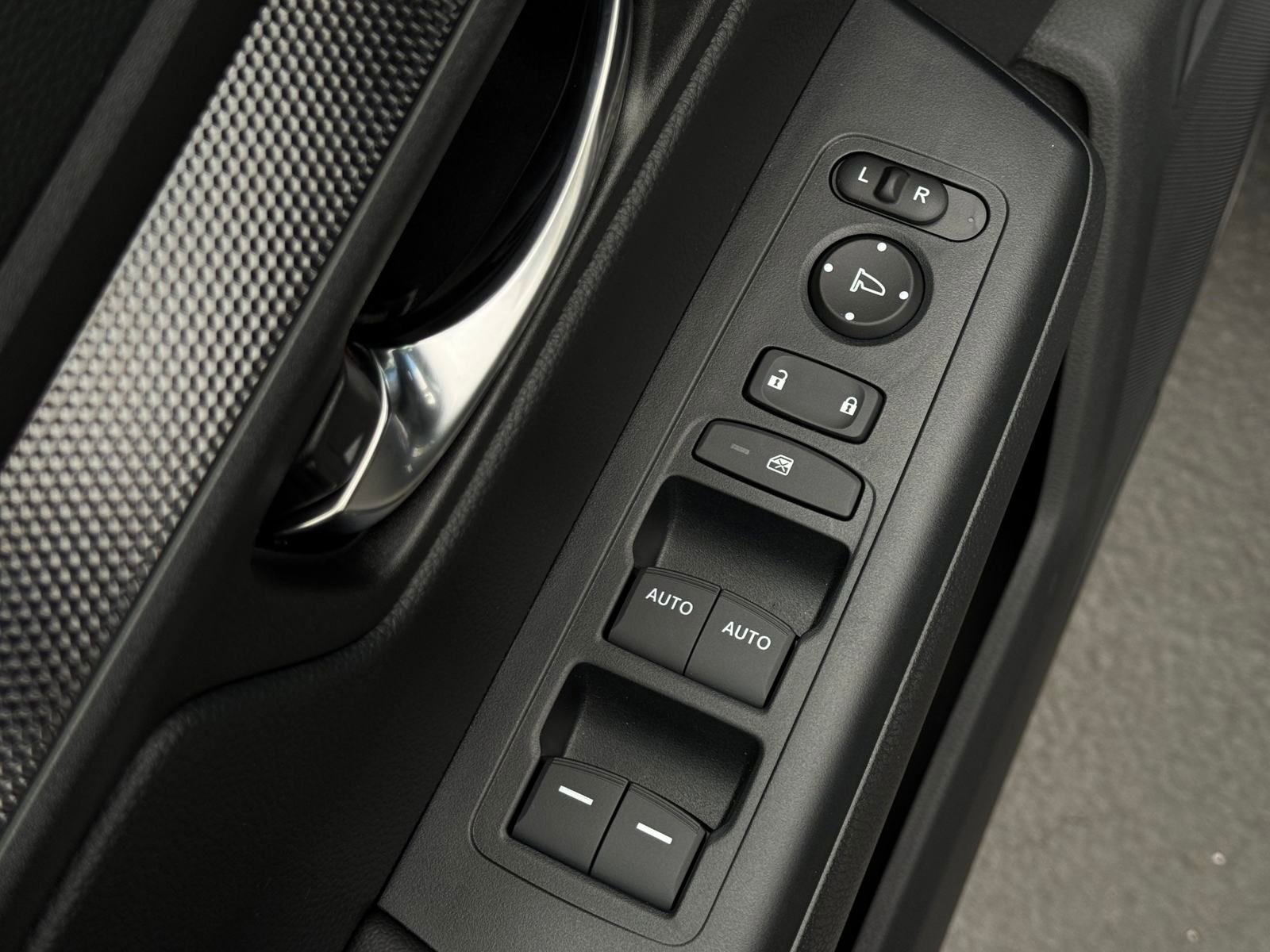 Used 2025 Honda CR-V Sport image 21