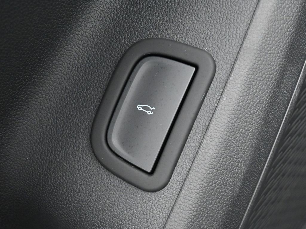 Used 2025 Chevrolet Traverse LT w/ Midnight/Sport Edition image 18