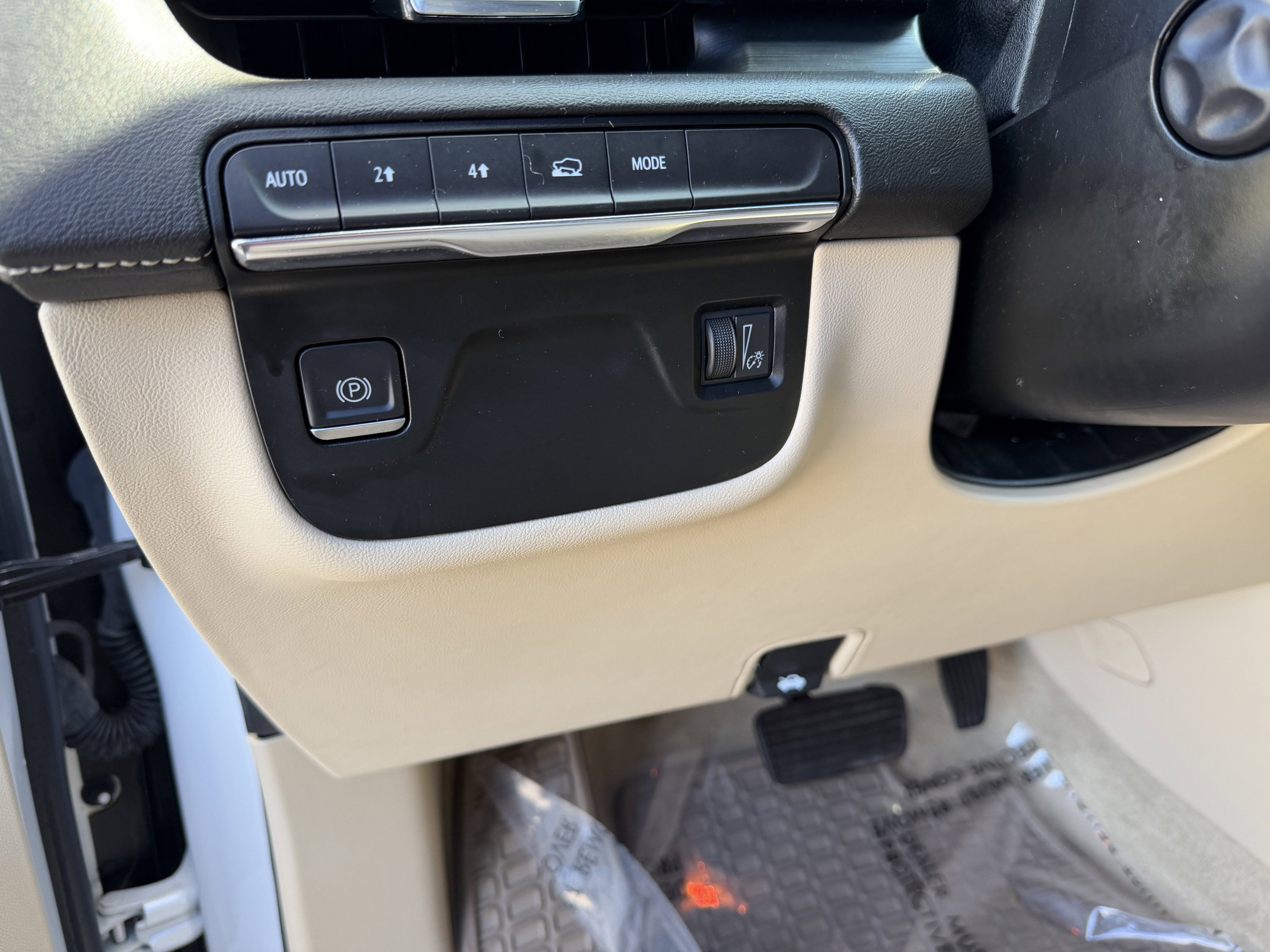 Used 2021 Cadillac Escalade ESV Premium Luxury w/ LPO, Illumination Package image 18