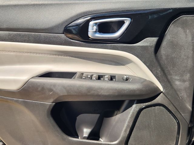 Used 2025 Jeep Compass Limited image 22