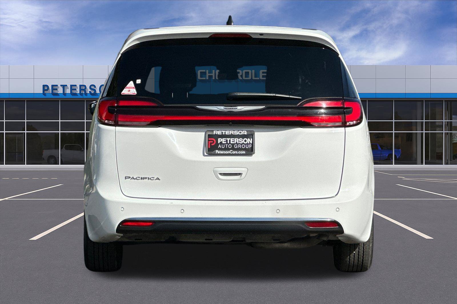 Used 2025 Chrysler Pacifica Select FWD image 5