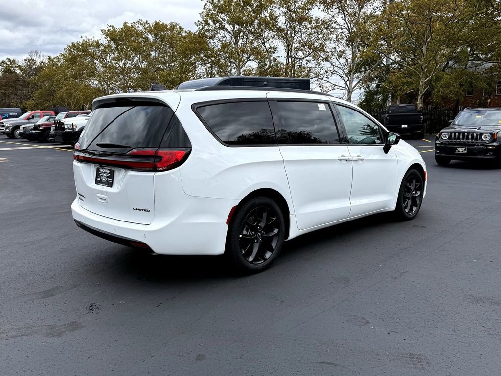 New 2026 Chrysler Pacifica Limited w/ Uconnect Theater Family Group image 7